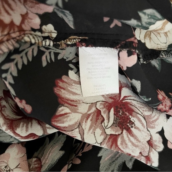 Halogen Top Women's Size XL Black Rose Floral Double V-Neck Flowy Blouse Career - Picture 5 of 8